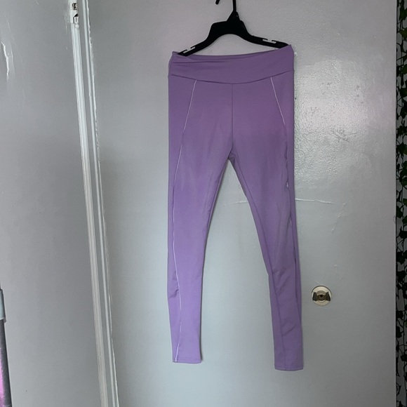 Workout set, runs a little small - Picture 3 of 4